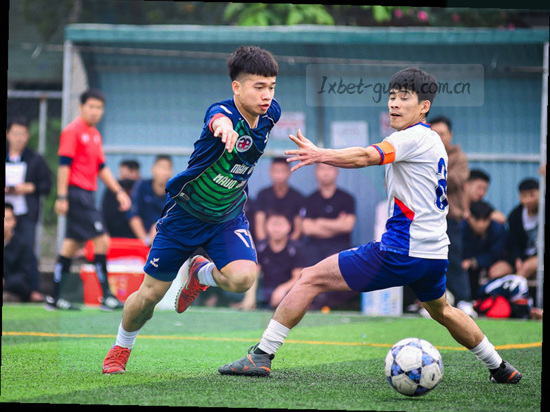iOS 更新记录列表与查询框界面，冷色数据流背景，版本号用等宽字体呈现
